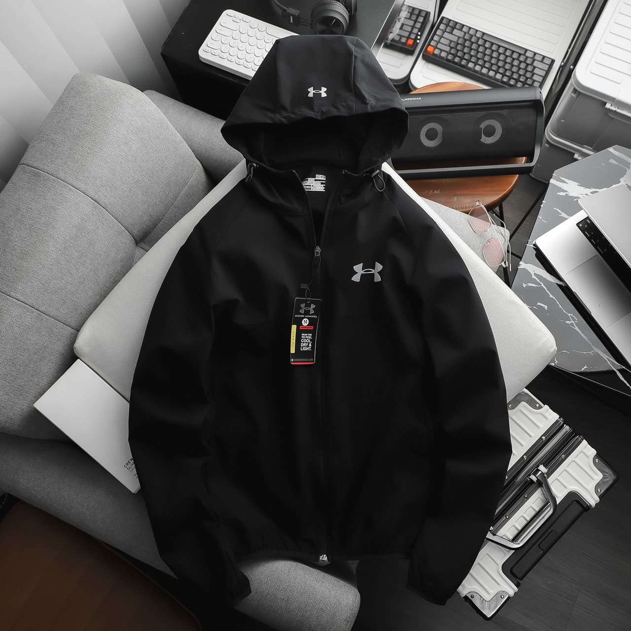 z3832042330518_dcb53e4b6cfa411a746346f826a2a2ae-min